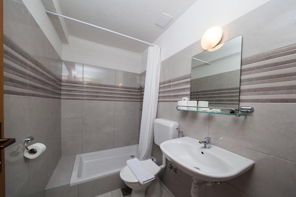 Apartments Kovacic Makarska Ngoại thất bức ảnh